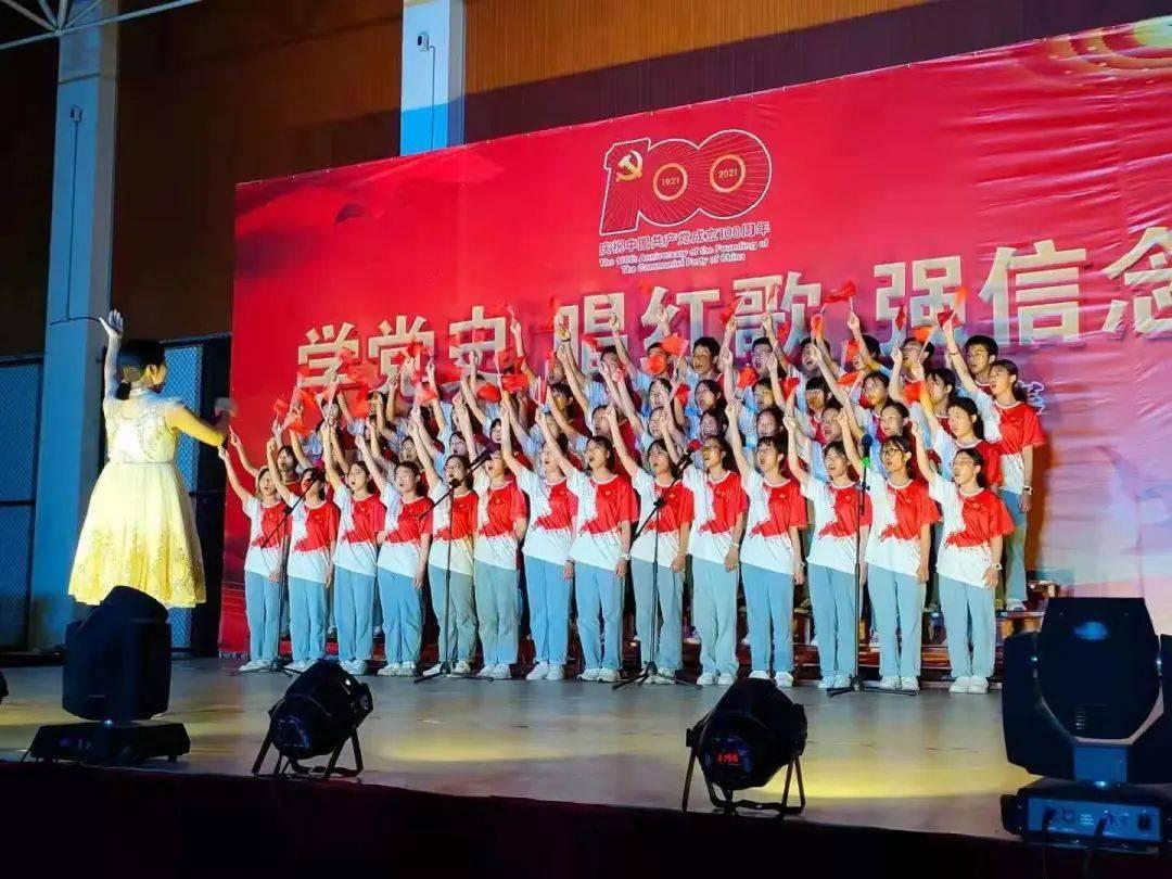吉利汽车推出一款大型MPV，宝骏云朵：怎么看着像我长大后的样子